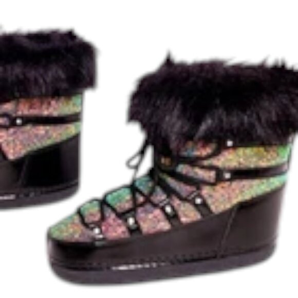 Cape Robbin Women's Polar Black lace up Faux Fur Moon Boots sz 10 NWB - Picture 1 of 5